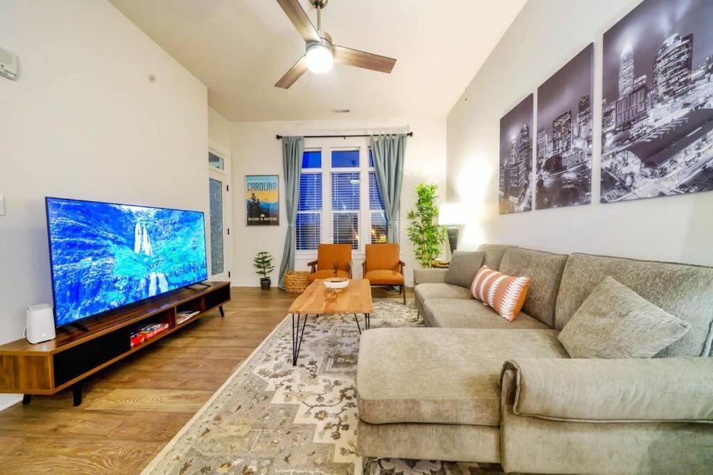 Apartamento New Stylish Getaway- 5 Mil To Uptown/3 Smart Tvs! Charlotte Exterior foto