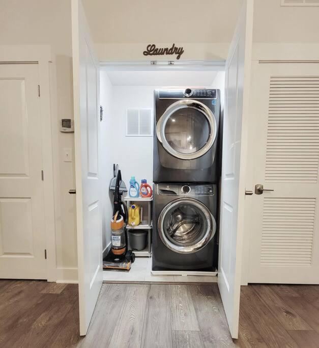Apartamento New Stylish Getaway- 5 Mil To Uptown/3 Smart Tvs! Charlotte Exterior foto